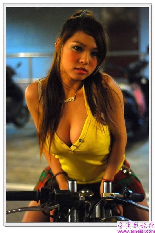 发育劲爆的本土美眉