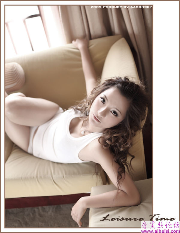 只穿着衩衩的小妹妹