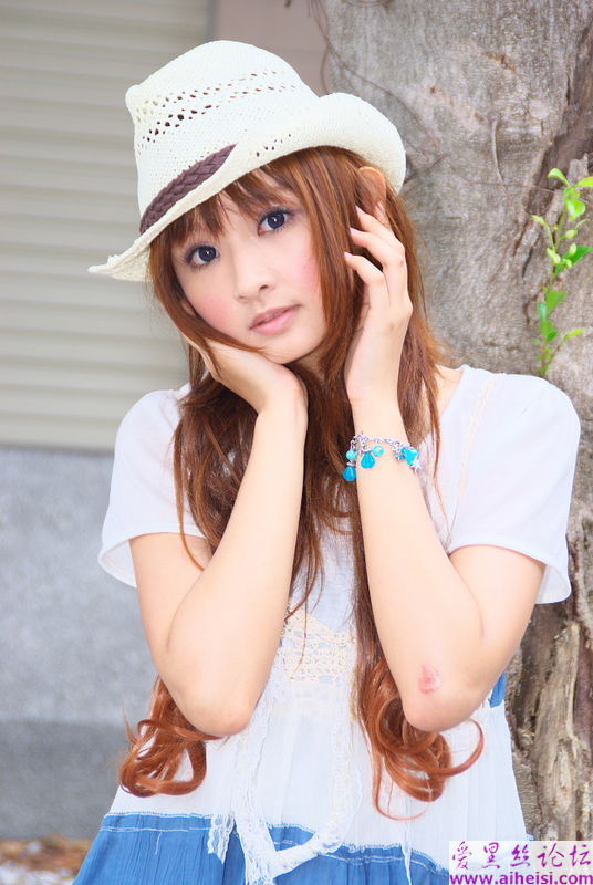 可爱女仆装扮美女