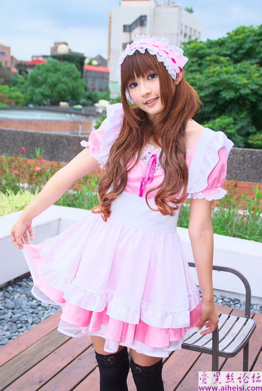 可爱女仆装扮美女