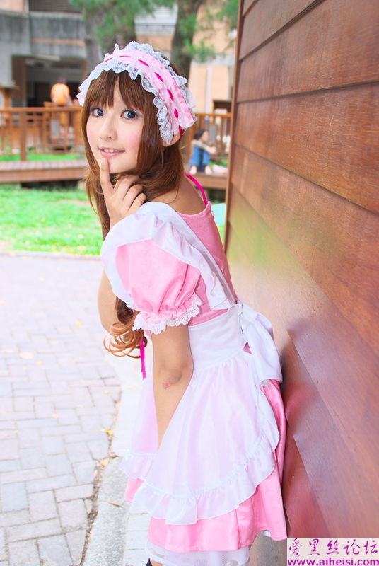 可爱女仆装扮美女