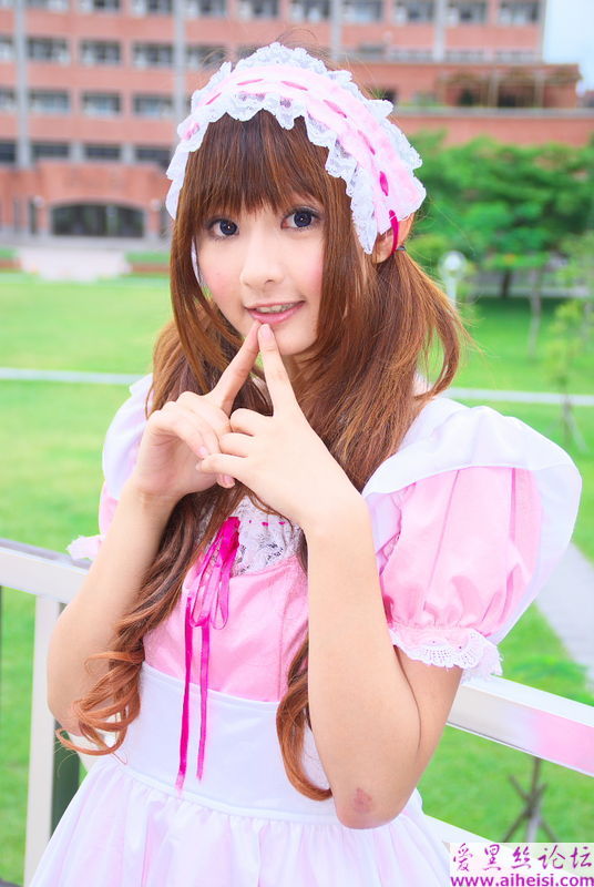 可爱女仆装扮美女