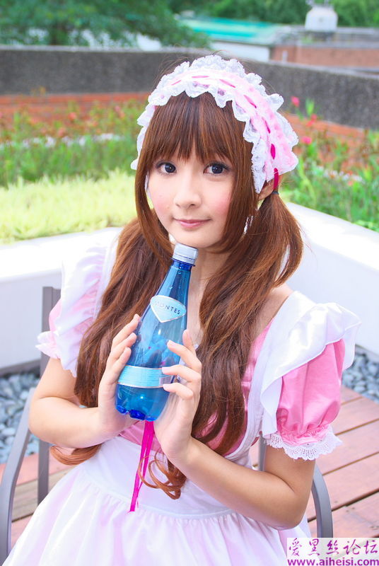 可爱女仆装扮美女