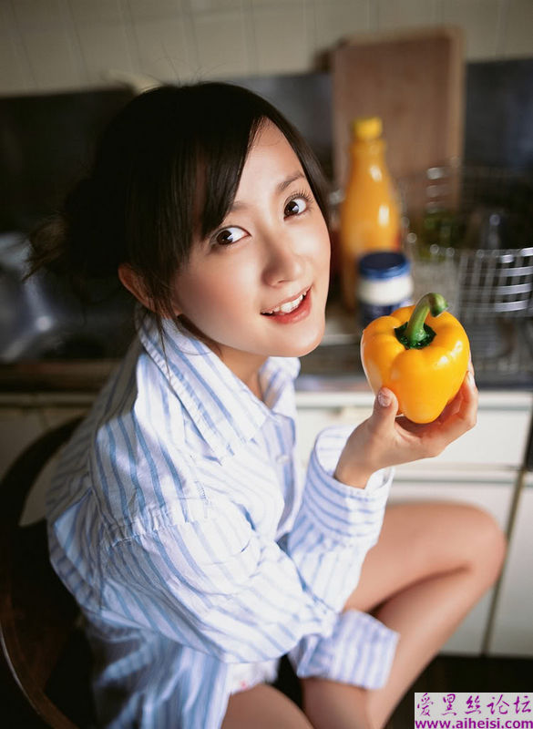 可爱的小松彩夏又来迷人了
