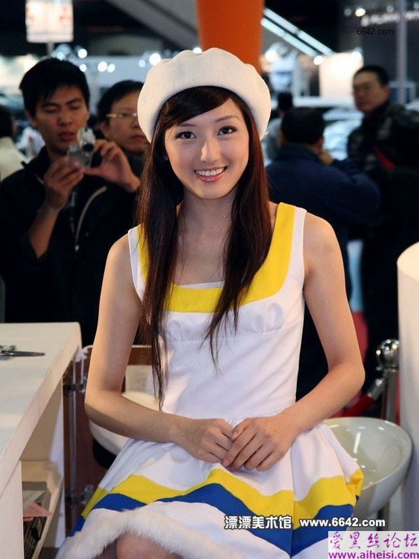 可爱的小酒窝女孩