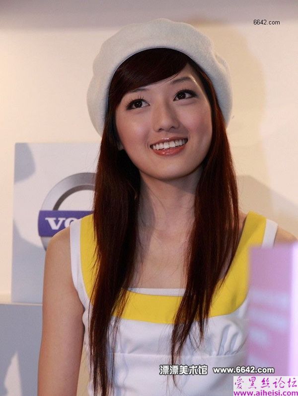 可爱的小酒窝女孩