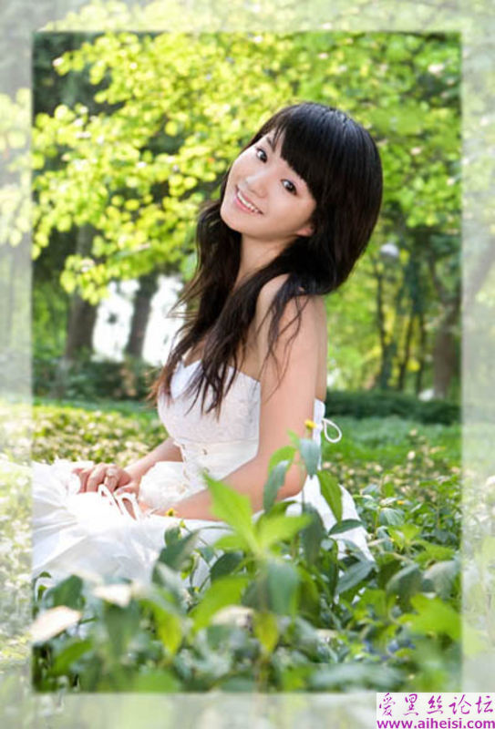 可爱的白色裙装美女