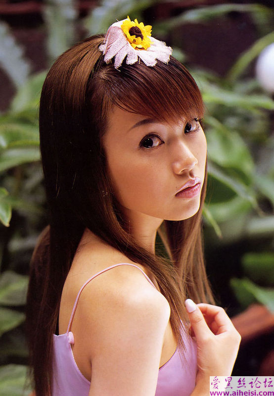 可爱的美女岡部玲子