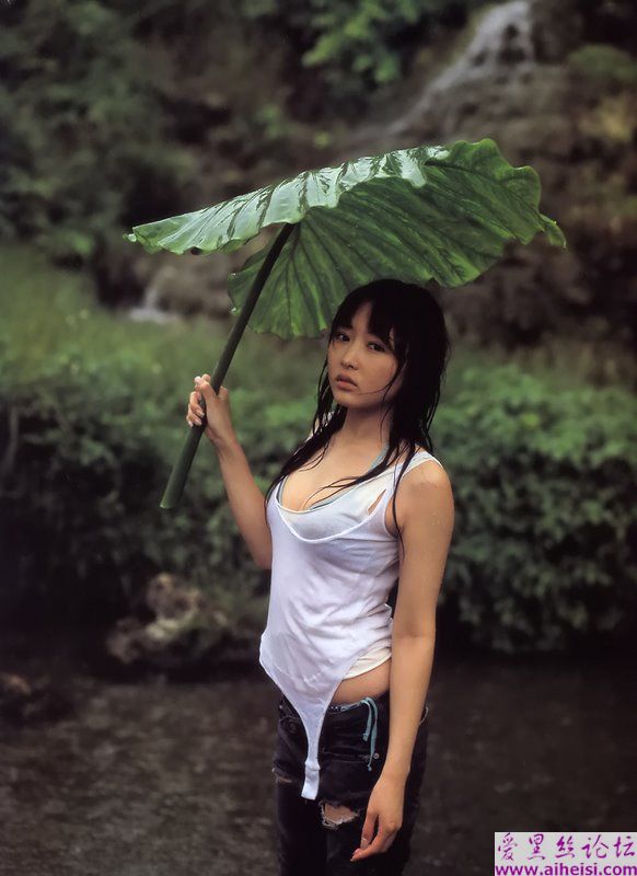 可爱的脸孔与惹火的身材
