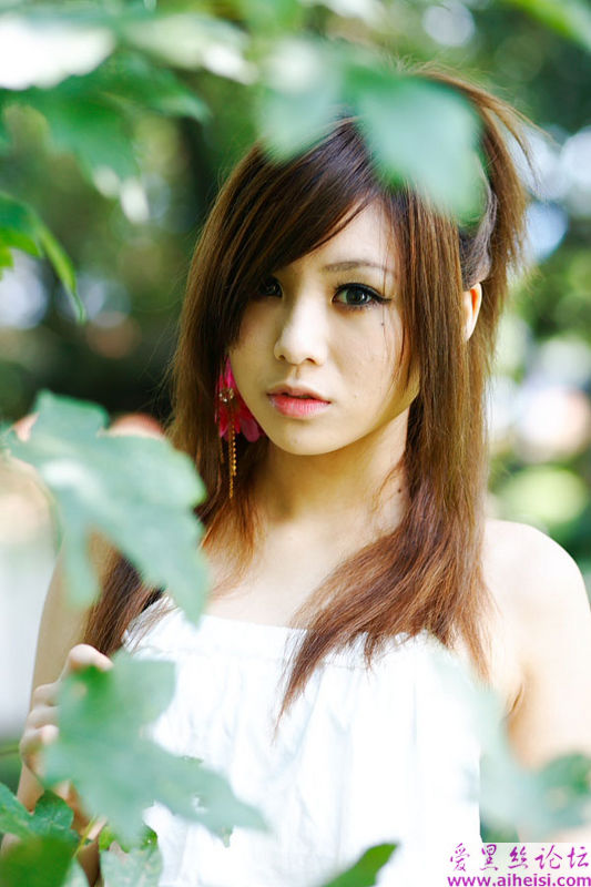 台湾美少女小涵夏装秀
