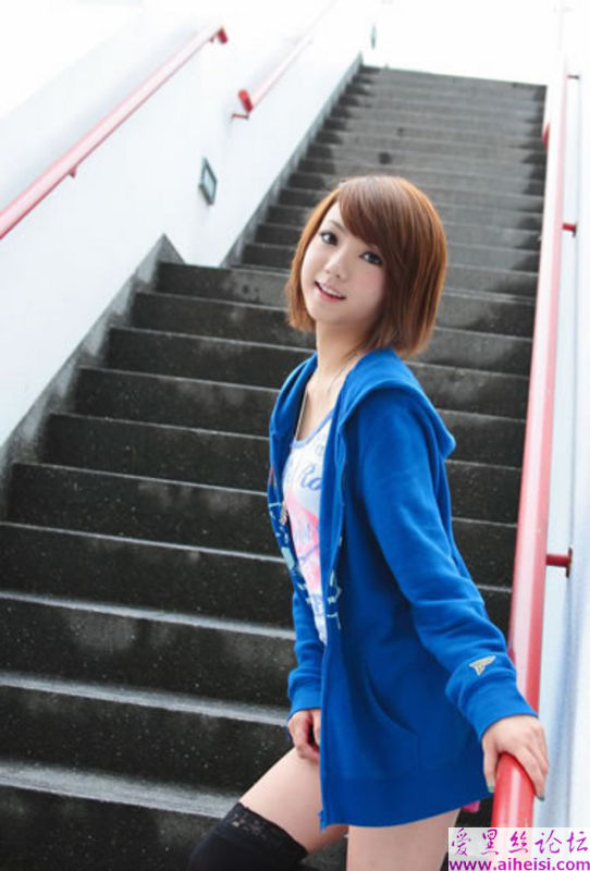 台阶上的少女写真