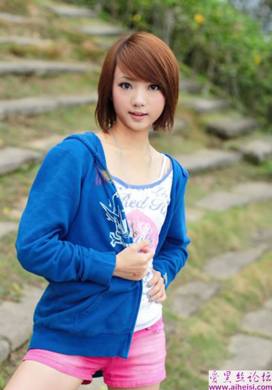 台阶上的少女写真