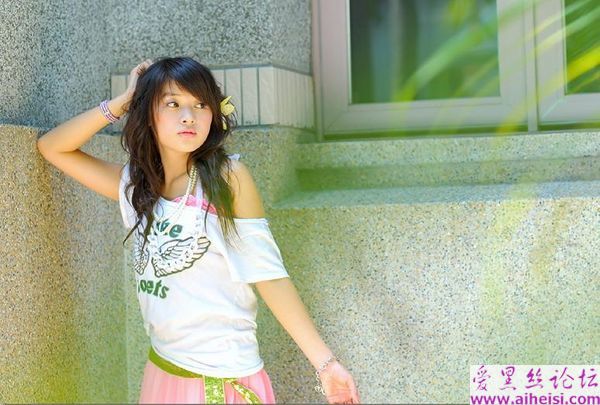 含苞欲放清纯秀美的少女
