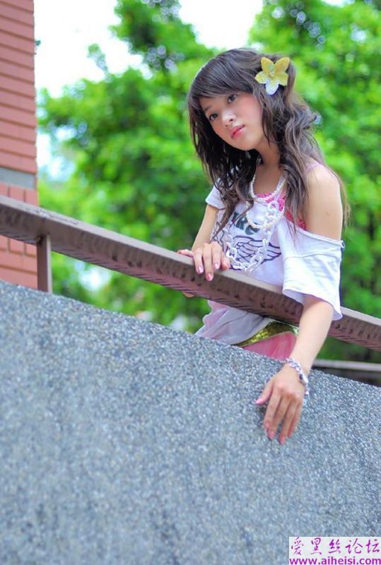 含苞欲放清纯秀美的少女