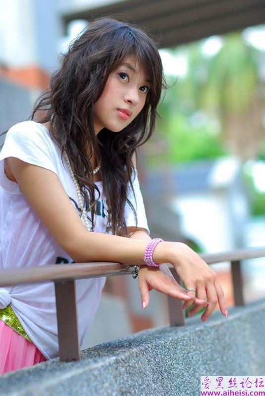 含苞欲放清纯秀美的少女