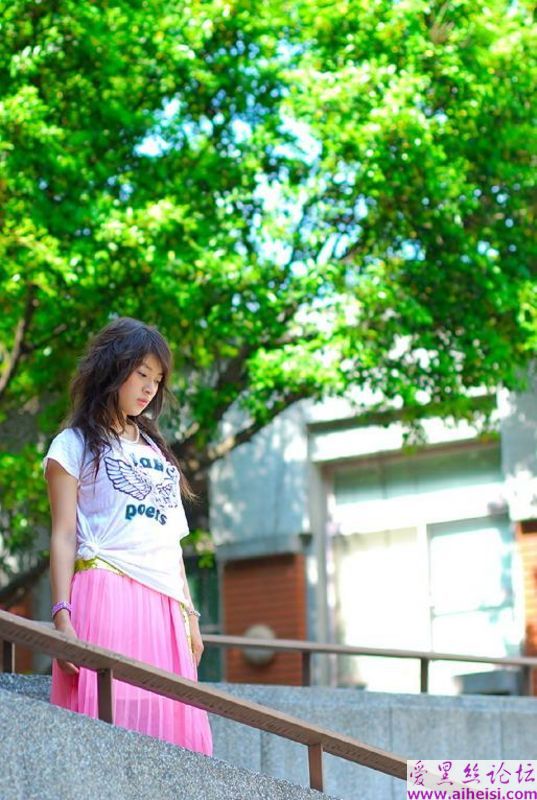 含苞欲放清纯秀美的少女