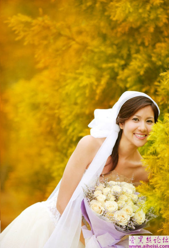 和花儿一样美丽的白色婚纱美图