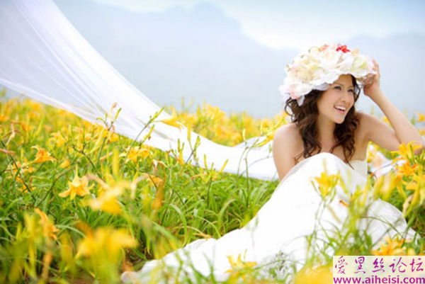 和花儿一样美丽的白色婚纱美图