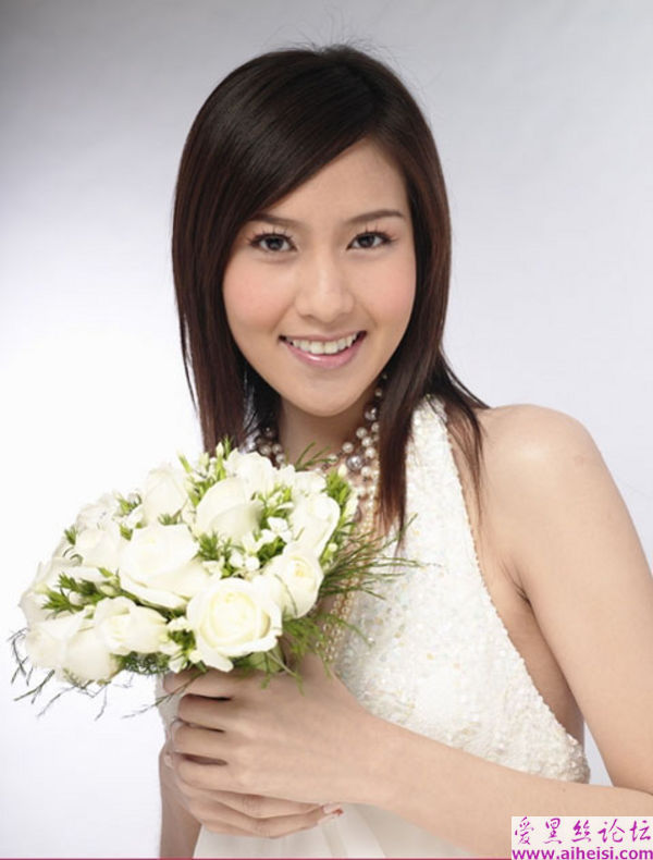 和花儿一样美丽的白色婚纱美图