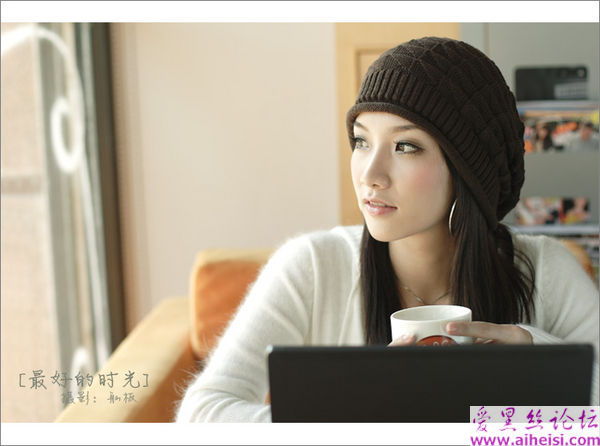 喝咖啡的美女