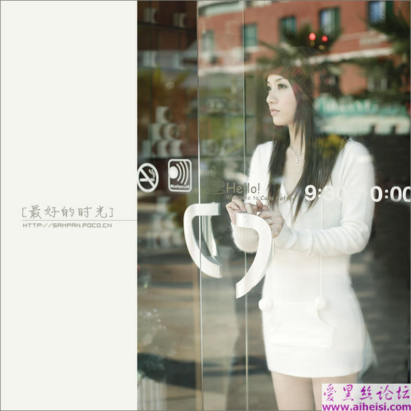 喝咖啡的美女
