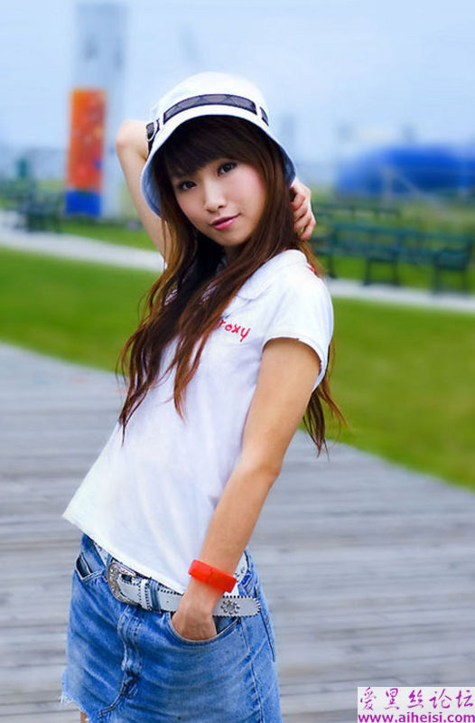 四川大学校园里的清纯美女