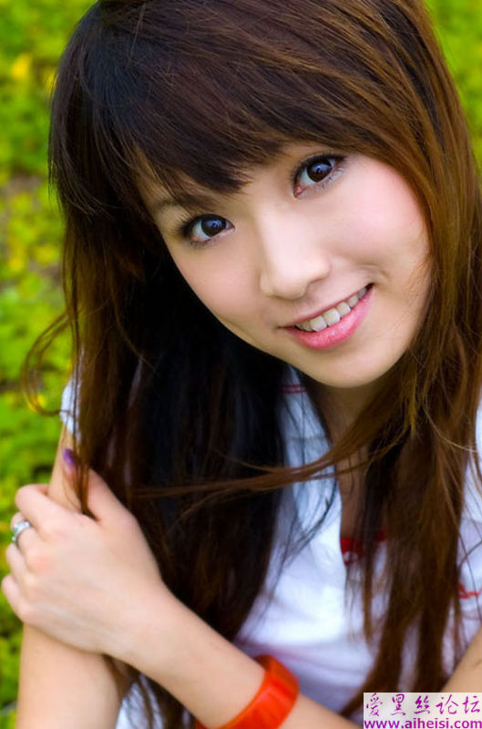 四川大学校园里的清纯美女