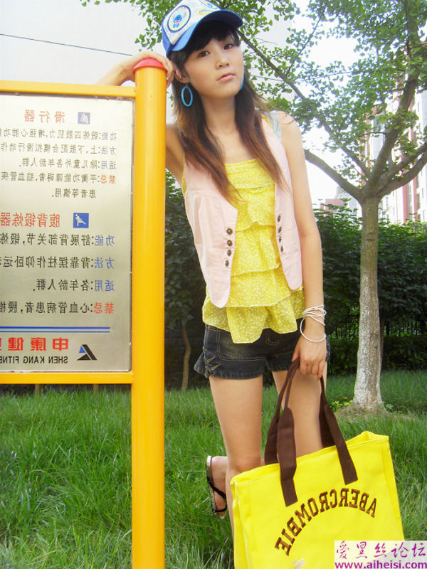 夏日里清爽可爱女孩