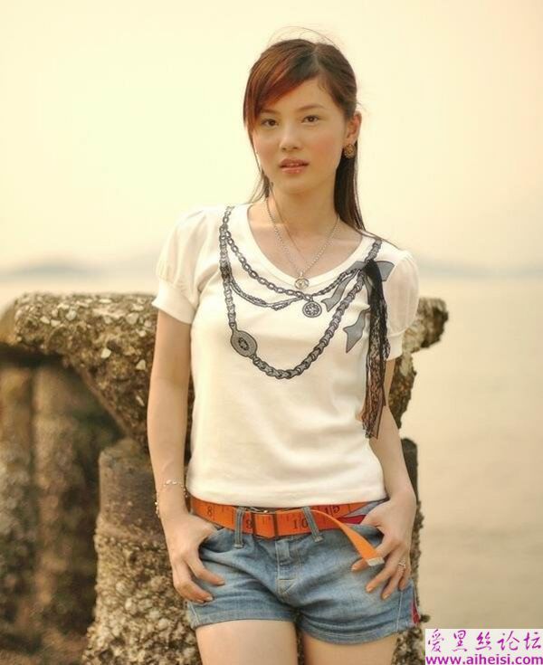 夕阳下青春靓丽国产美女