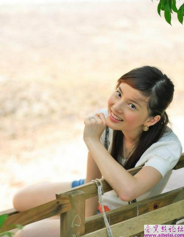 夕阳下青春靓丽国产美女