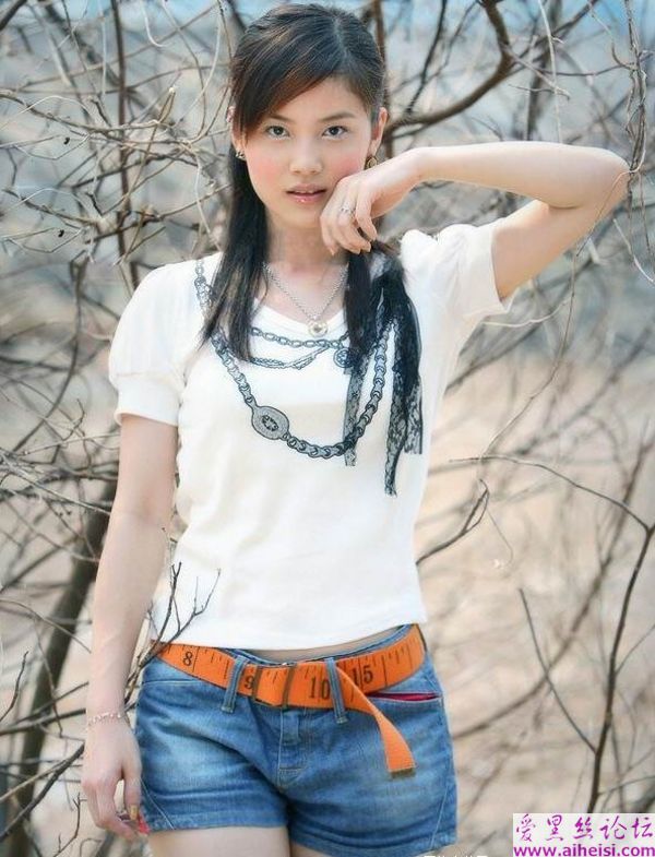 夕阳下青春靓丽国产美女
