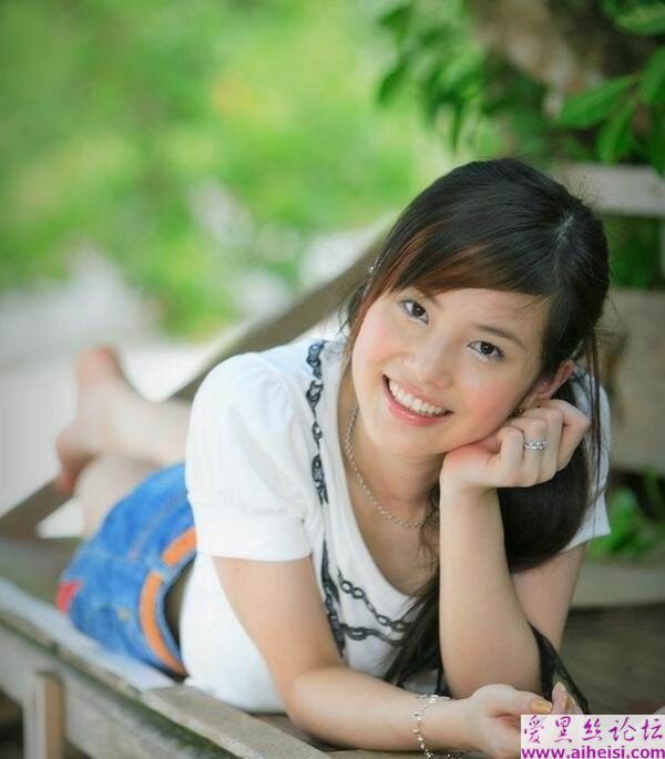 夕阳下青春靓丽国产美女