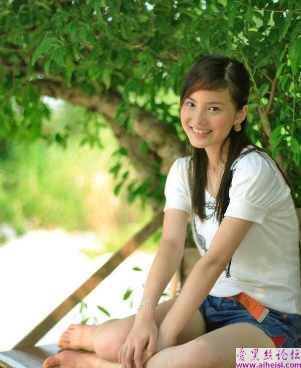 夕阳下青春靓丽国产美女