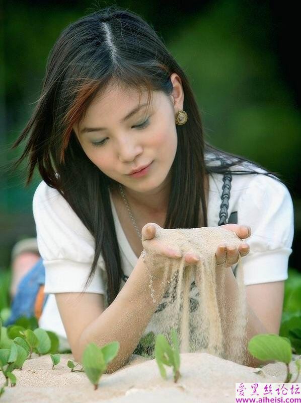 夕阳下青春靓丽国产美女
