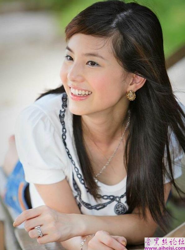 夕阳下青春靓丽国产美女