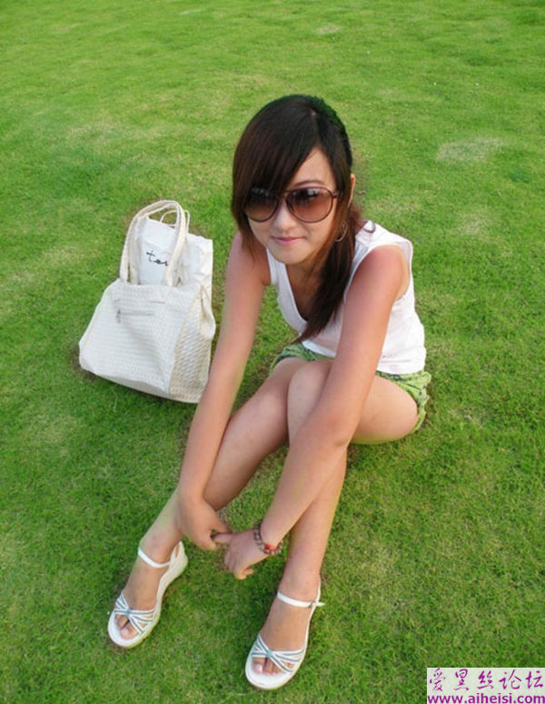 大学校园里的妩媚女生