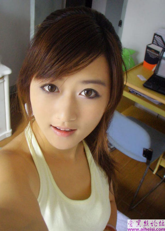 大学校园里的妩媚女生