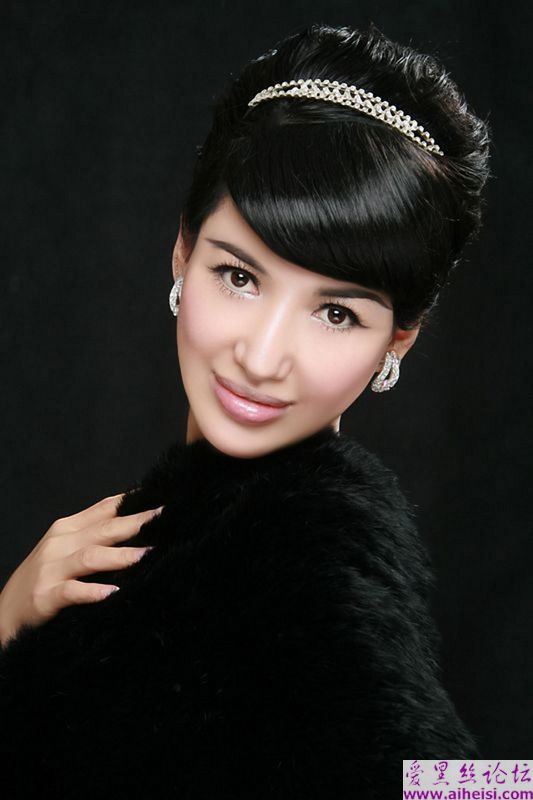 大眼销魂美女老师