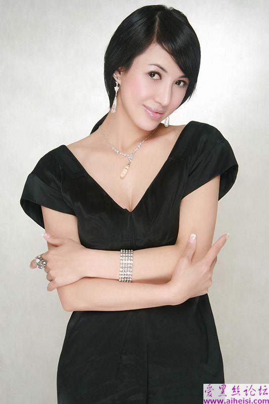 大眼销魂美女老师