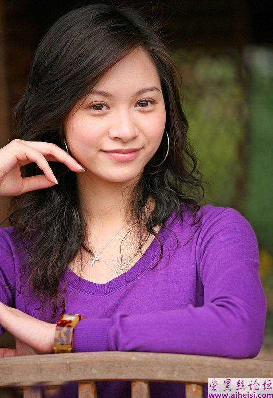 大美女迷人的紫色短裙装