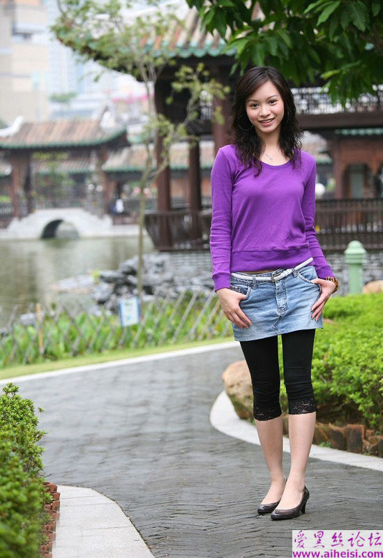大美女迷人的紫色短裙装
