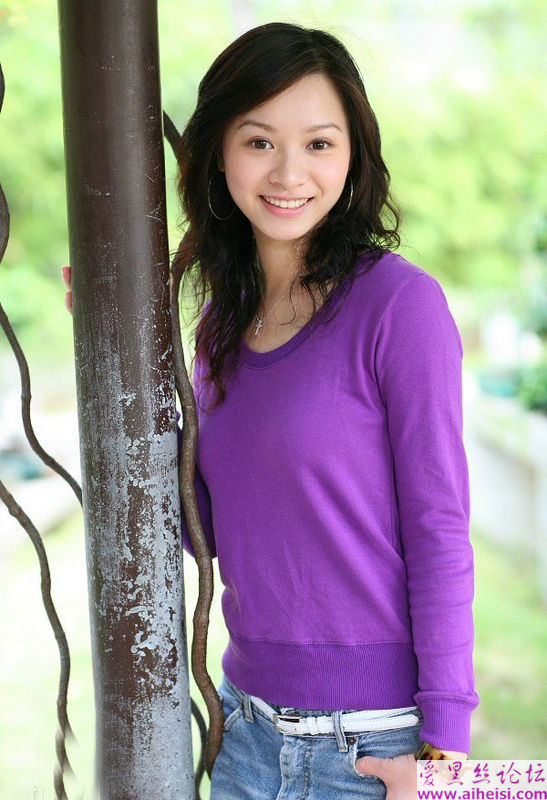 大美女迷人的紫色短裙装