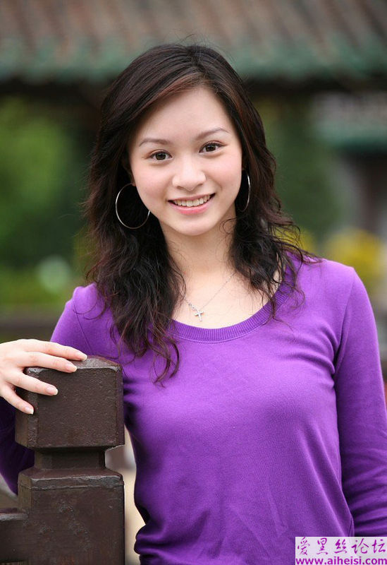 大美女迷人的紫色短裙装