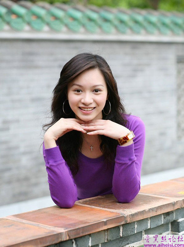 大美女迷人的紫色短裙装