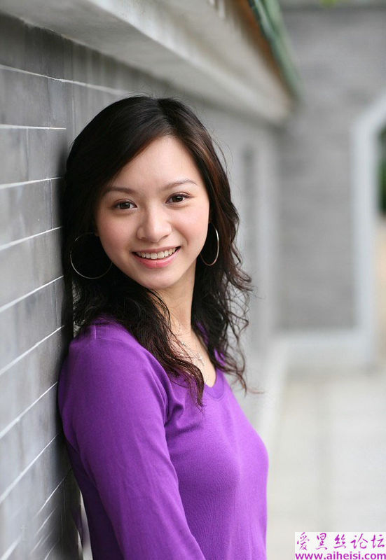 大美女迷人的紫色短裙装
