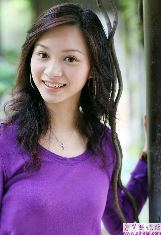 大美女迷人的紫色短裙装