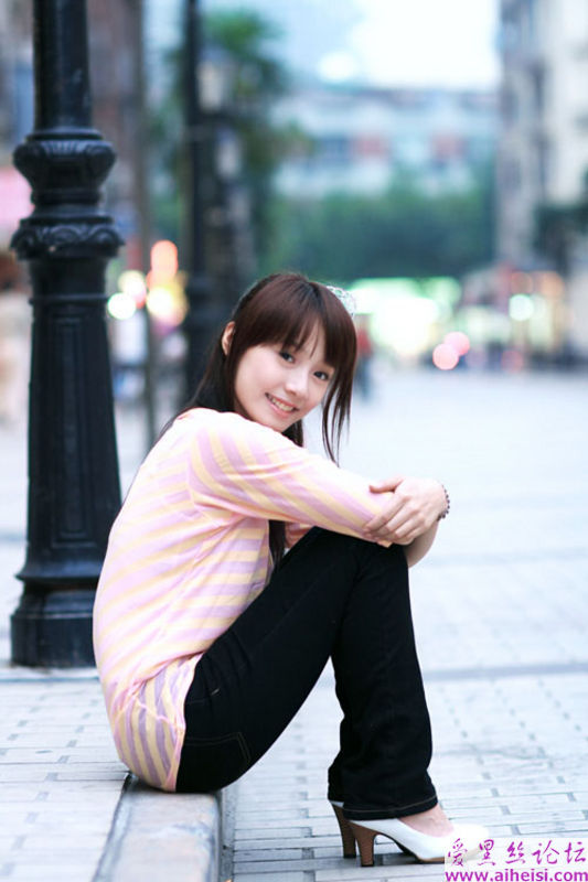 大都市里漂亮的街头小妹