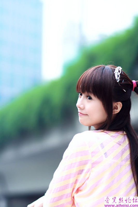 大都市里漂亮的街头小妹
