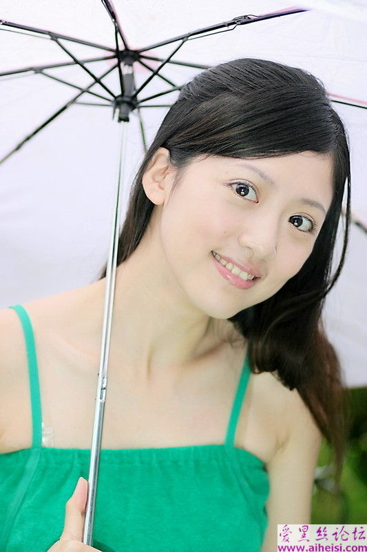 天然水嫩肌肤的女生图片