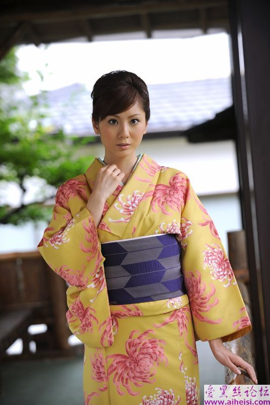 好似贾静文的日本和服美女